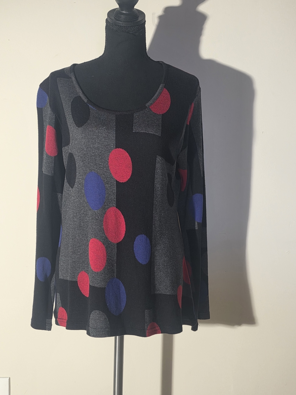 Parsley & Sage Black Long-Sleeve Scoop Neck Top with Red & Blue Dots